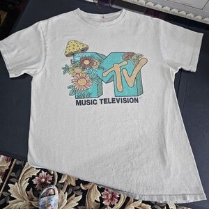 MTV Graphic Tee Floral 🌻🌷 & Merry Mushroom 🍄‍🟫 Unisex Fit Size M  L👀K 🍄‍🟫